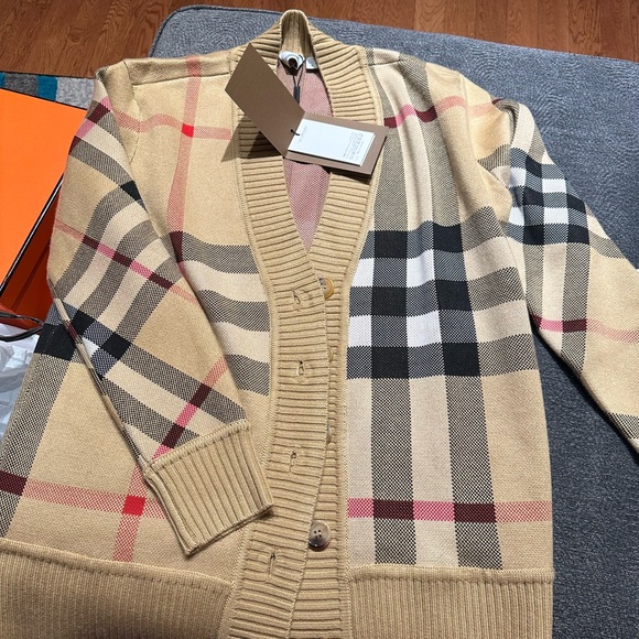 Burberry Tan and Red Knitwear - Picture 2 of 5